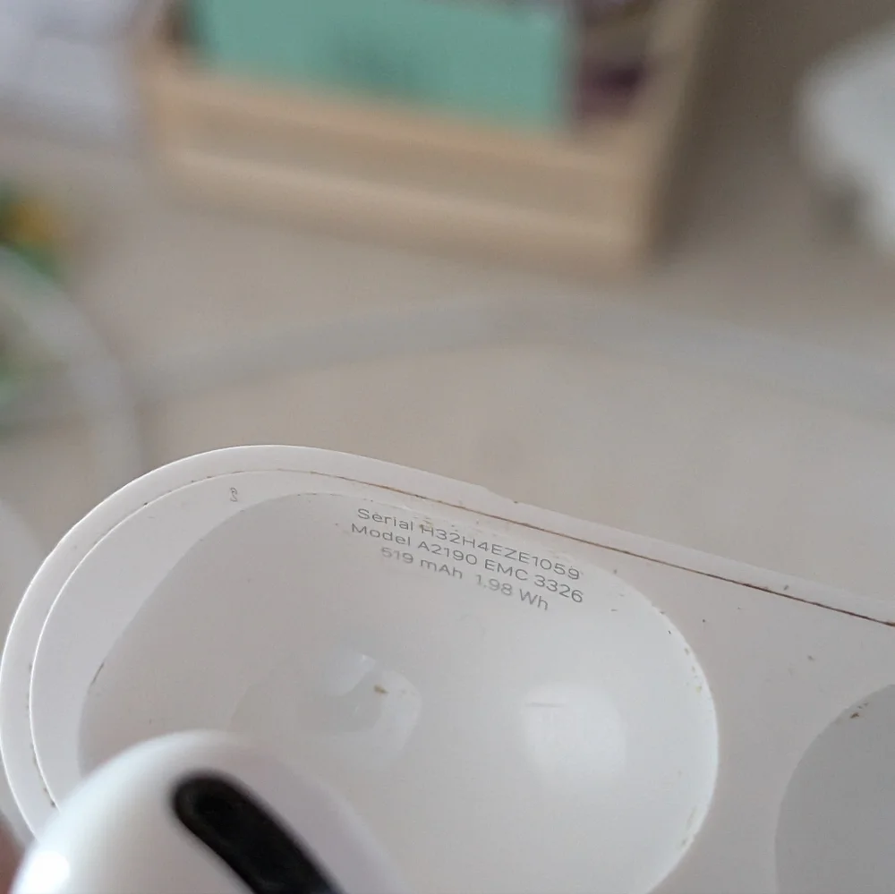 Apple Airpods Pro 2 Wireless Earbuds - Picture 9 of 9